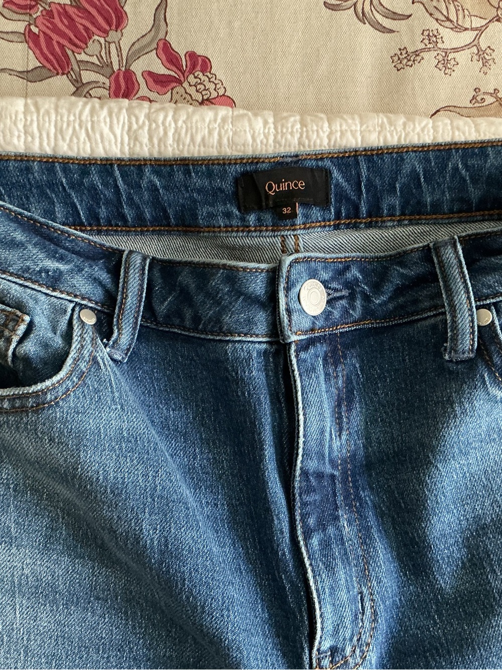 QUINCE - Bella Stretch Relaxed Straight Leg Jeans - Picture 2 of 3